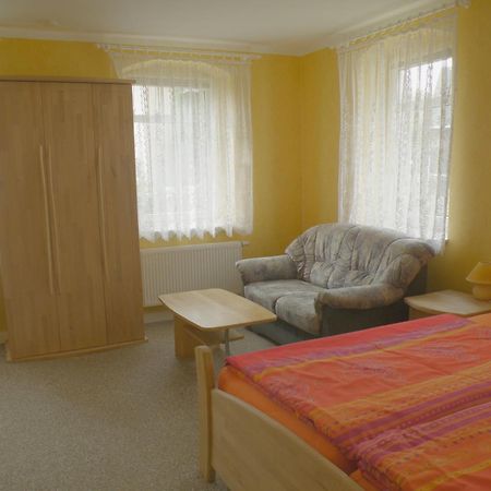 Am Lindenbaum Bed & Breakfast Зебниц Стая снимка