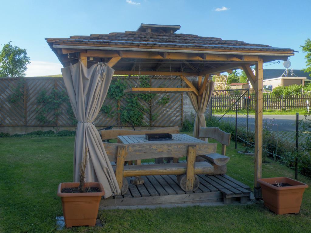 Am Lindenbaum Bed & Breakfast Зебниц Екстериор снимка